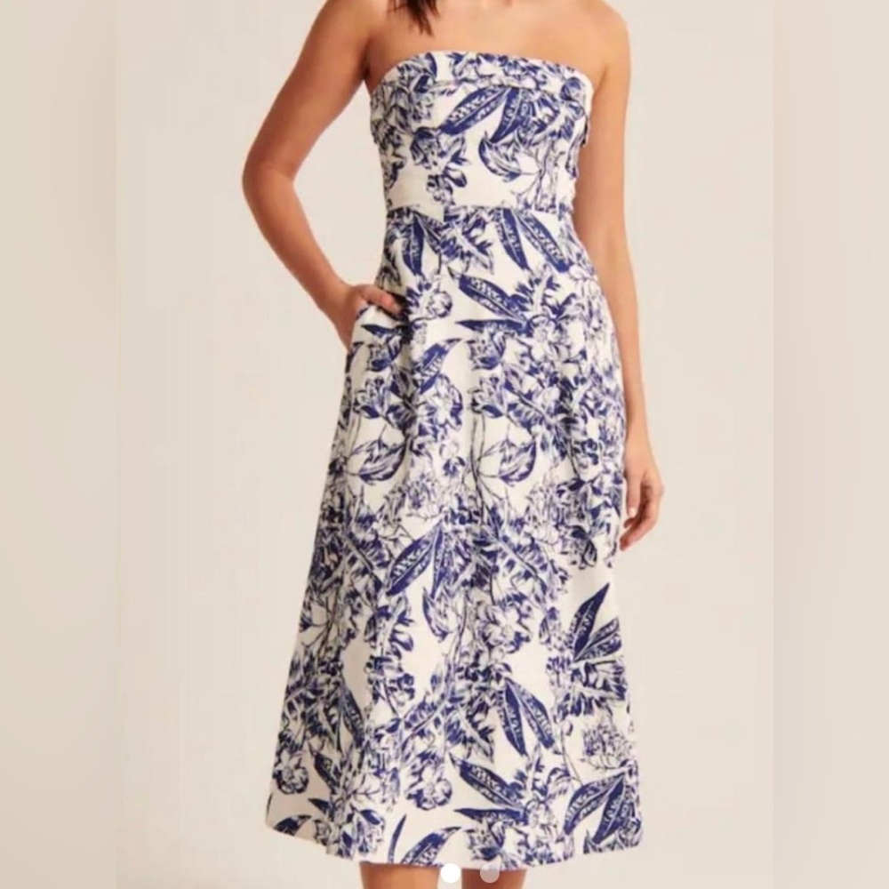 Abercrombie & Fitch white and blue linen midi dress. Size small.
